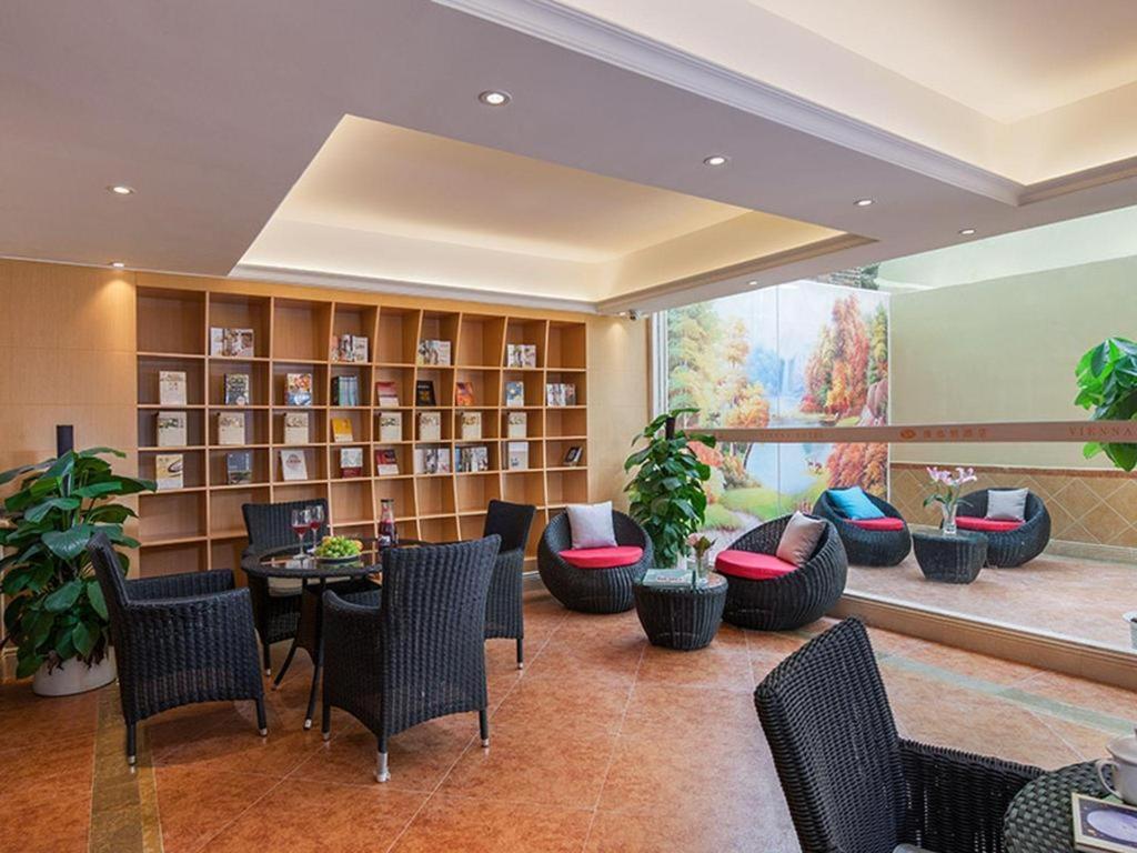 Vienna Classic Hotel Guangdong Yangxi Moon Bay Esterno foto